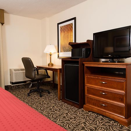Отель Doubletree By Hilton Wilmington, Nc Экстерьер фото