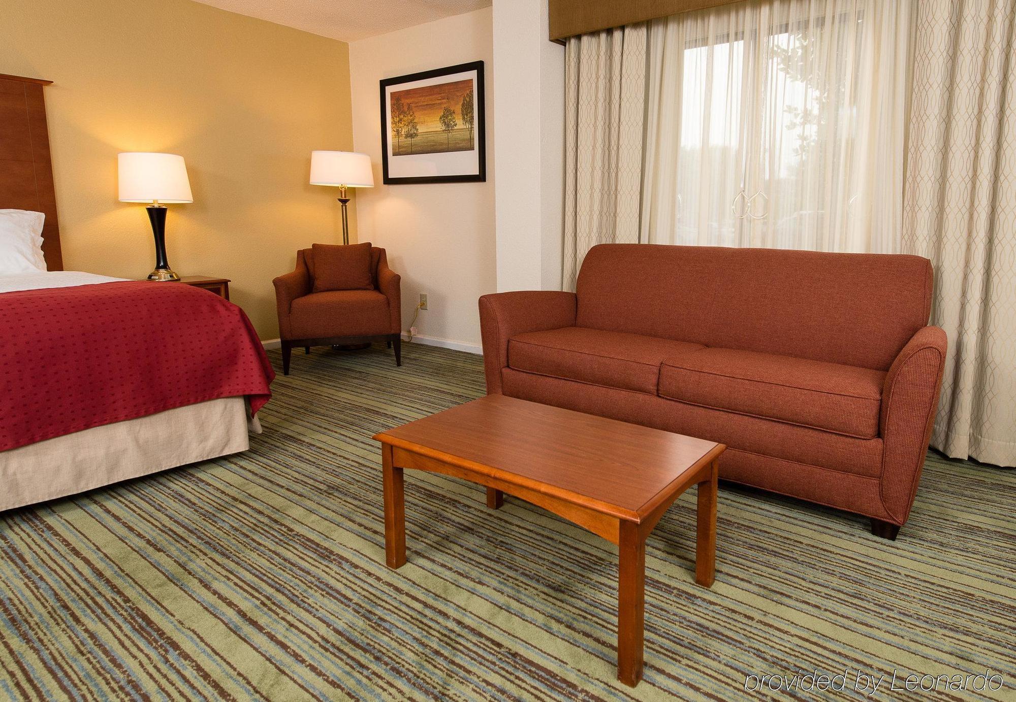 Отель Doubletree By Hilton Wilmington, Nc Экстерьер фото