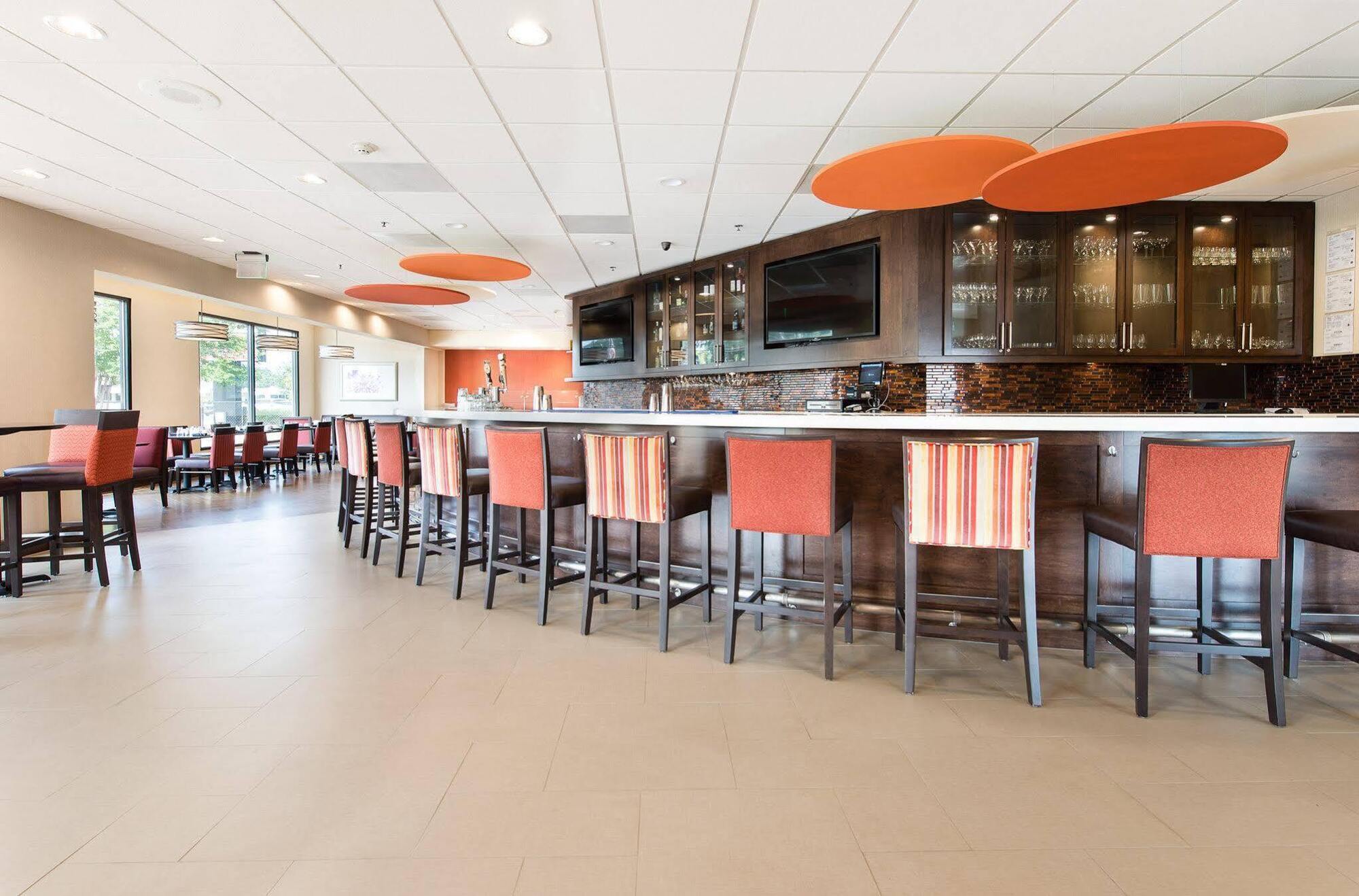 Отель Doubletree By Hilton Wilmington, Nc Экстерьер фото